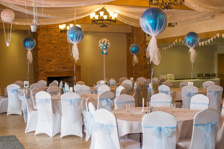 How To Create Stunning Balloon Columns on a Small Budget